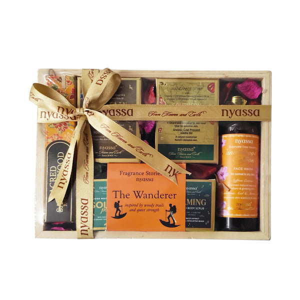 Nyassa gift set with products and a ribbon on a white background
